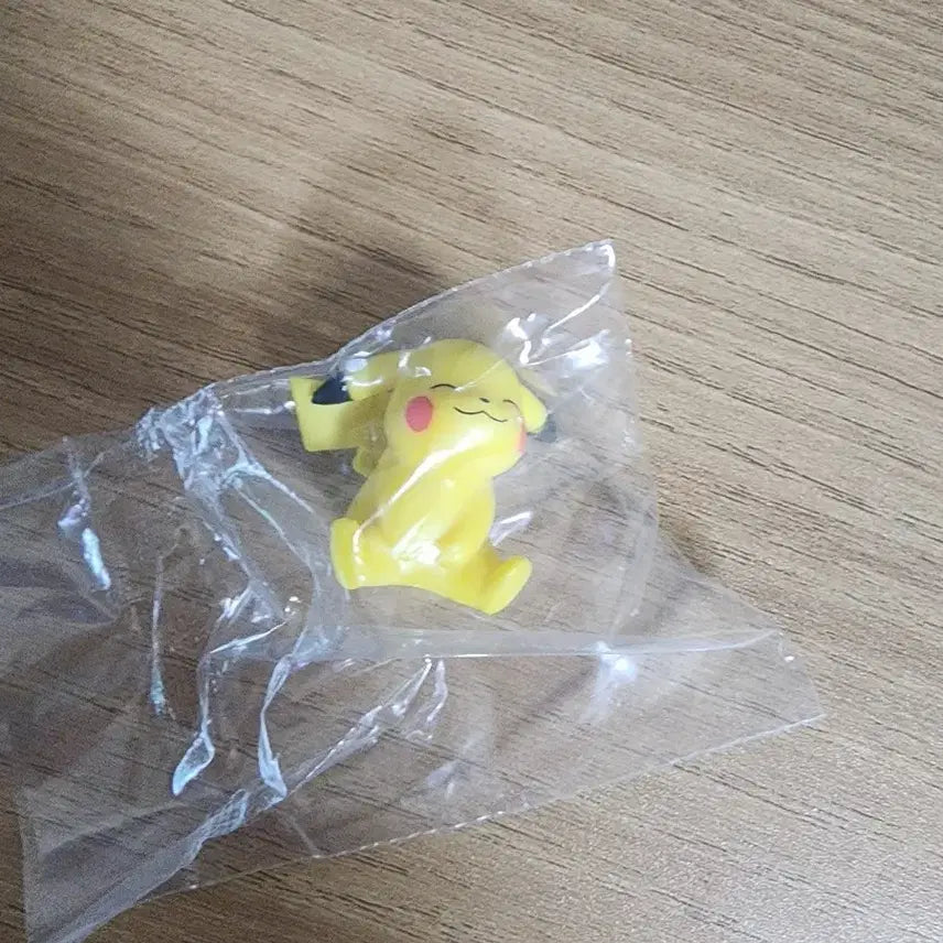[BUNJANG] Pikachu Ice Ball Figure / 아이스볼 피카츄