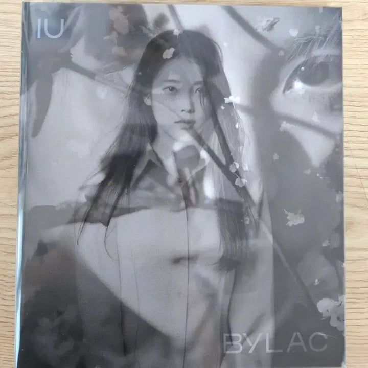 [BUNJANG] IU BYLAC Unsealed Album / 아이유 BYLAC 개봉앨범 판매