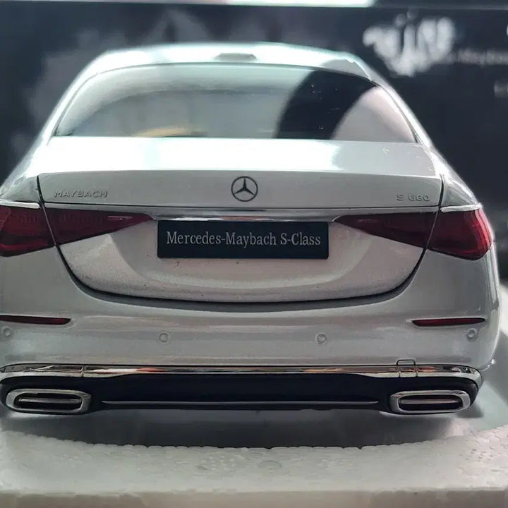 [BUNJANG] Almost Real 1:18 Mercedes-Benz Maybach S680 Silver Limited Edition (300 Units) / 1:18 올모스트리얼 벤츠 마이바흐 S클래스 S680 실버 300대 한정판 다이캐스트