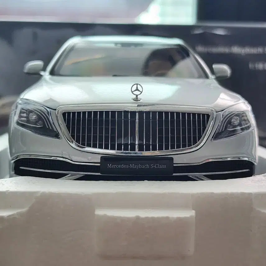 [BUNJANG] Almost Real 1:18 Mercedes-Benz Maybach S-Class S650 Silver Die-cast Model / 1:18 올모스트리얼 벤츠 마이바흐 S클래스 S650 실버 다이캐스트