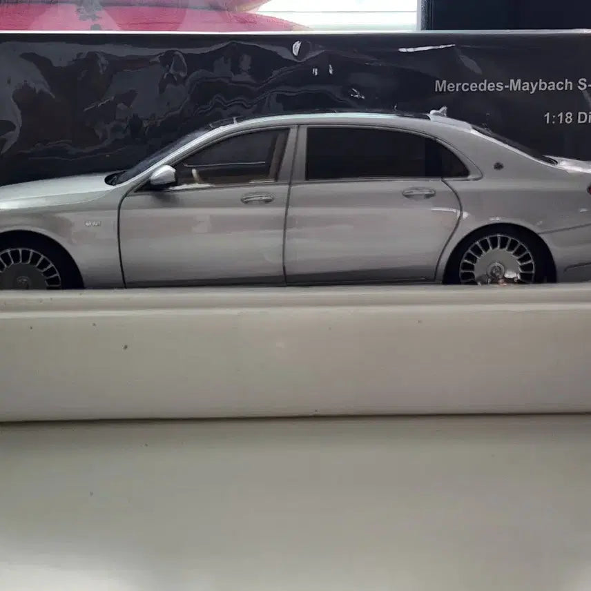 [BUNJANG] Almost Real 1:18 Mercedes-Benz Maybach S-Class S650 Silver Die-cast Model / 1:18 올모스트리얼 벤츠 마이바흐 S클래스 S650 실버 다이캐스트