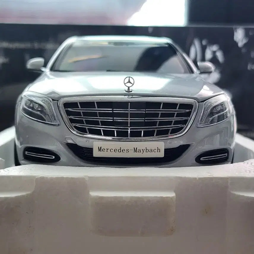 [BUNJANG] Almost Real 1:18 Mercedes-Benz Maybach S600 Silver Diecast Model / 1:18 올모스트리얼 벤츠 마이바흐 S클래스 S600 실버 다이캐스트