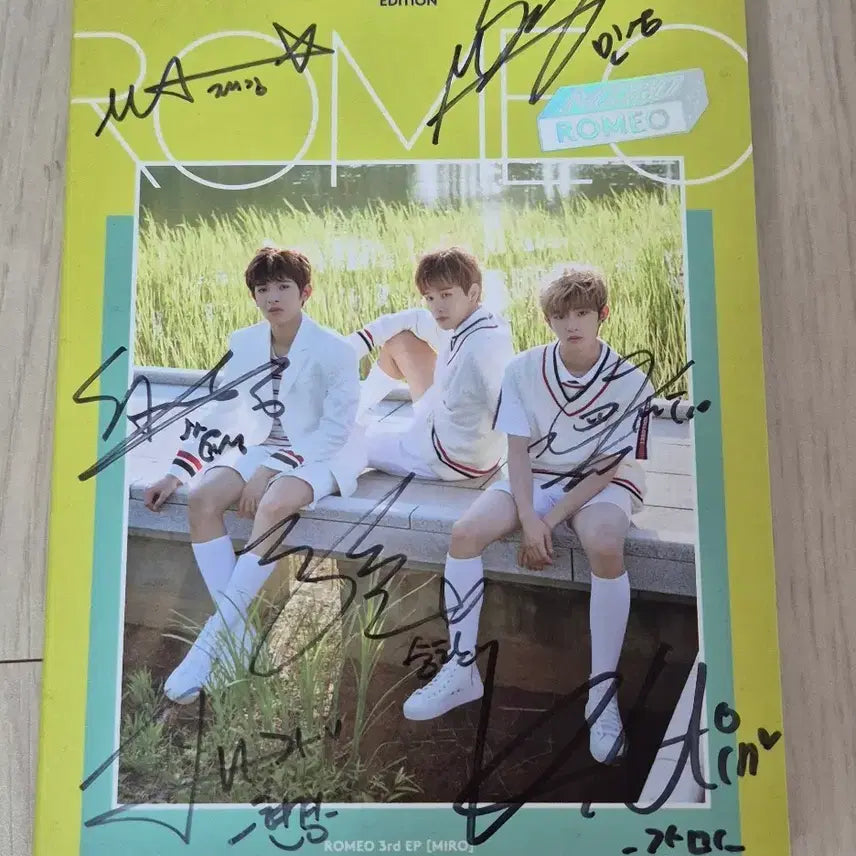 [BUNJANG] ROMEO 3rd EP [MIRO] Signed Album / ROMEO 3rd EP [MIRO] 친필 싸인 앨범