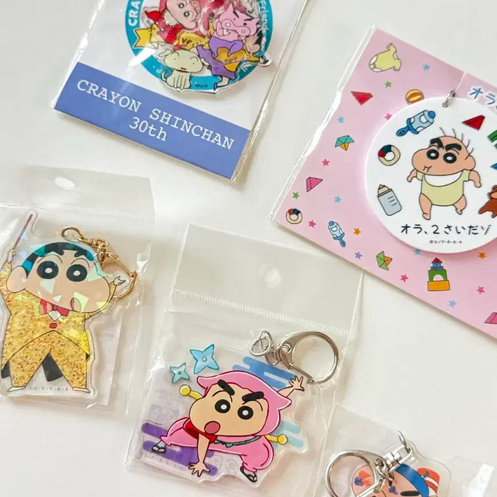 [BUNJANG] Crayon Shin-chan Acrylic Charm, Stand Figure, Magnet, Badge Set / 짱구는 못말려 아크릴 키링, 아크릴 스탠드 피규어, 마그넷, 뱃지 세트