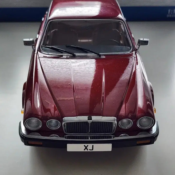 [BUNJANG] MCG 1:18 Jaguar XJ6 Series 3 Red Diecast / 1:18 MCG 재규어 XJ6 Series3 레드 다이캐스트