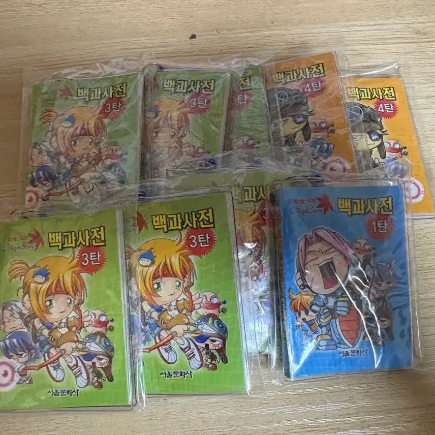 [BUNJANG] Comic MapleStory Encyclopedia Vol. 1-4 Set (Classic Toy Edition) / [미개봉]코믹 메이플스토리 백과사전 1탄 2탄 3탄 4탄 고전 완구 코메 수집 미소녀 오타쿠