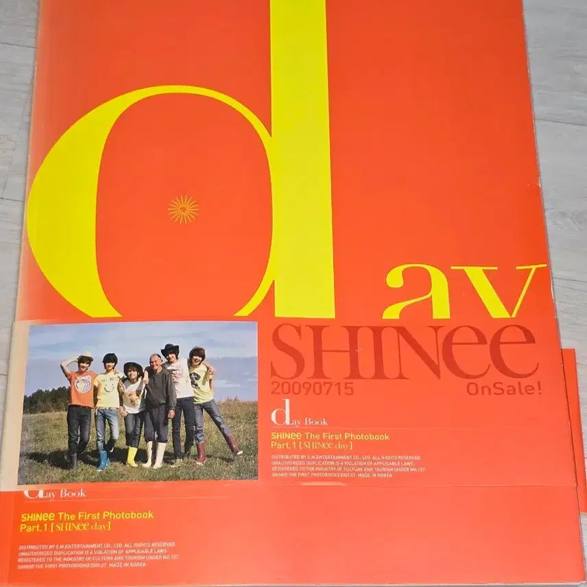 [BUNJANG] SHINee Day&amp;Night Photobook Day Version / 샤이니 데이앤나잇 day&amp;night 화보집 데이 버전
