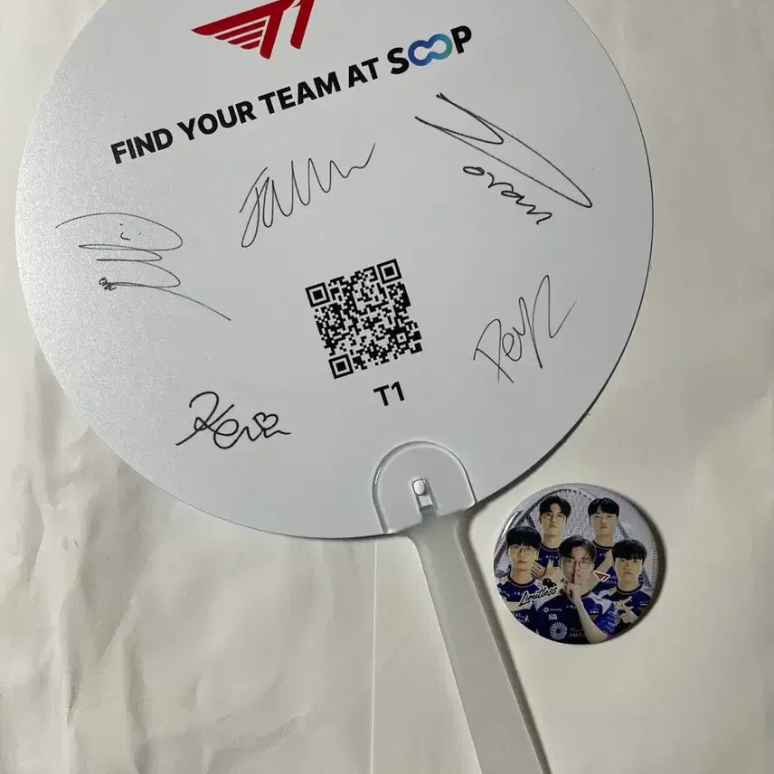 [BUNJANG] T1 MSI Fan Festa Autographed Fan and Pin Button Set / MSI 팬페스타 티원 T1 사인 부채와 핀버튼 세트