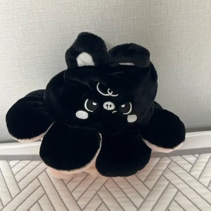 [BUNJANG] Stray Kids Changbin Dwaekki Double-Sided Octopus Plush / 스키즈 창빈 돼끼 양면 문어 인형