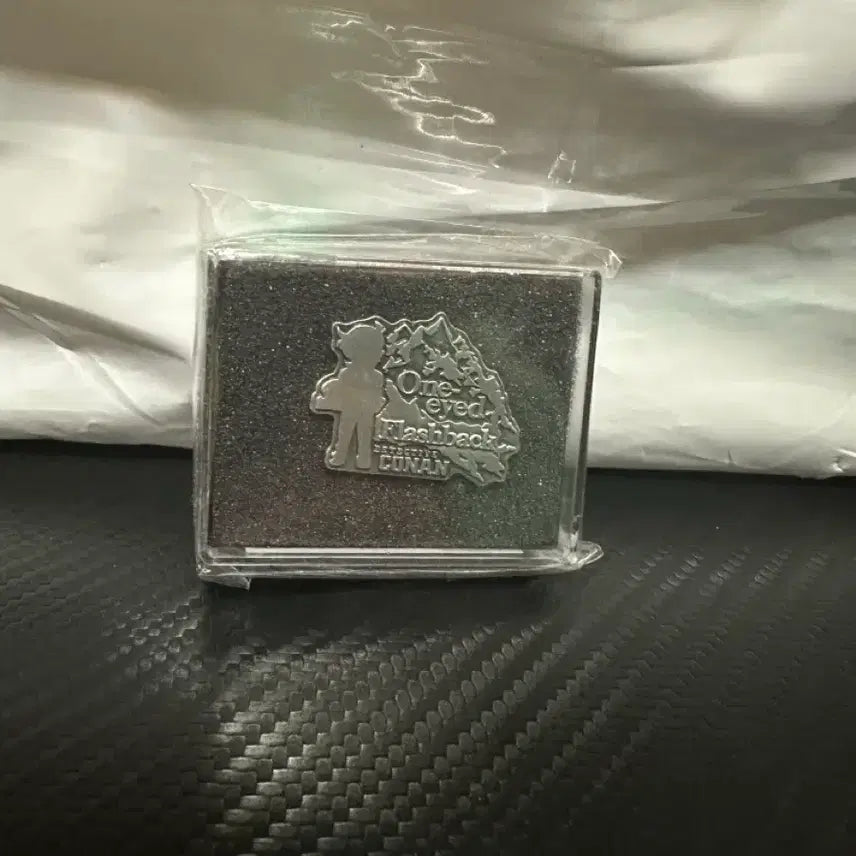 [BUNJANG] Residual Image of the One-Eyed Person Metal Badge / 척안의 잔상 금속뱃지