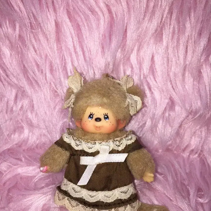 [BUNJANG] Vintage Classic Brown Dressy Monchhichi Mini Strap / (공뎀할인) 고전 브라운 드레시 몬치치 미니 스트랩