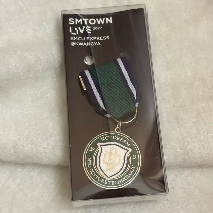 [BUNJANG] NCT DREAM Jisung SMCU Emblem Badge / SMCU NCT DREAM 지성 엠블럼 배지 새상품