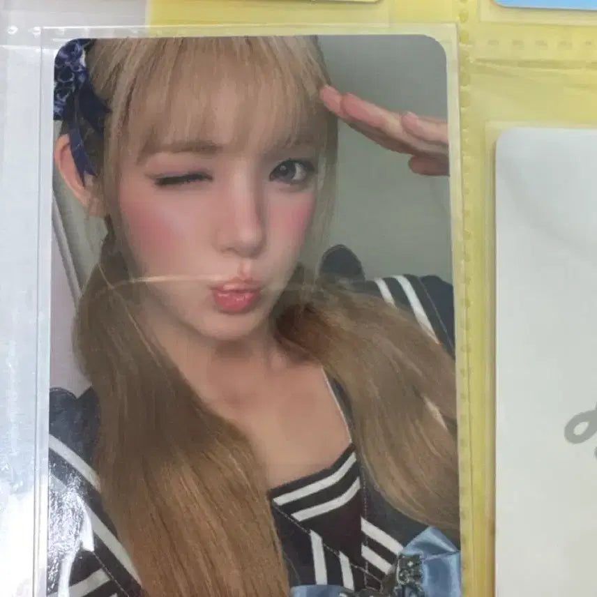 [BUNJANG] Iconic Lemon TANG Marine Look Photocard / 하투하 유하 마린룩 애플뮤직 포카 양도 아이코닉 레몬탱