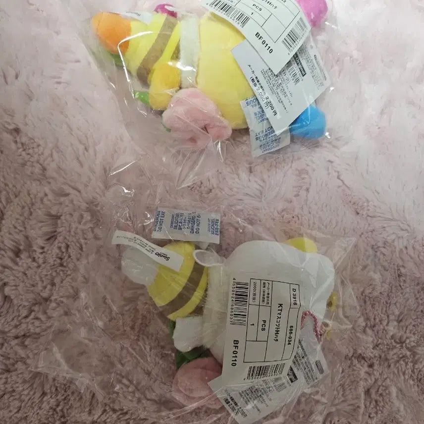 [BUNJANG] Sanrio Hello Kitty Usahana Honeybee Mascot Charm / 산리오 헬로키티 꿀벌 마스코트