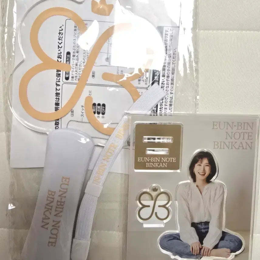 [BUNJANG] Park Eun-bin "Vinkhan" Acrylic Stand &amp; Lightstick Set (Sealed) / 박은빈 빈칸 일본 아크릴 스탠드 + 응원봉