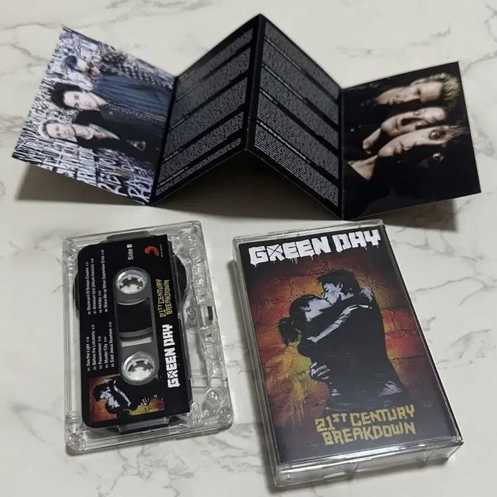 [BUNJANG] Green Day 21st Century Breakdown Limited Edition Cassette Tape / 그린데이 21st Century Breakdown 카세트 테이프