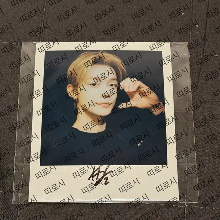 [BUNJANG] TXT Yeonjun Autographed Instant Photo / 투바투 연준 친필 사인 인스턴트 포토 양도