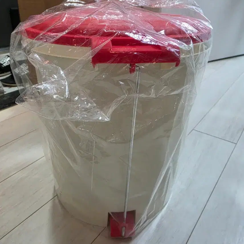 [BUNJANG] Sanrio Hello Kitty Pedal Trash Can New / 산리오 키티 페달 휴지통 쓰레기통 새상품