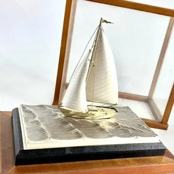 [BUNJANG] Vintage Sterling Silver Yacht Model with Wooden Display Case (1980) / [순은 빈티지 공예품] 빈티지 순은 요트 범선 공예품 (원목 유리 케이스 포함)