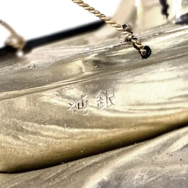 [BUNJANG] Vintage Sterling Silver Yacht Model with Wooden Display Case (1980) / [순은 빈티지 공예품] 빈티지 순은 요트 범선 공예품 (원목 유리 케이스 포함)