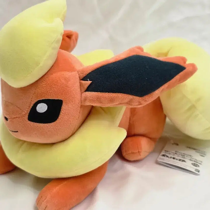 [BUNJANG] Banpresto Pokemon Mecha Mucho Gutto Nap Ver. Jolteon Plush / 포켓몬스터 반프레스토 메챠모후굿토 낮잠ver 이브이즈 부스터 인형 판매합니다