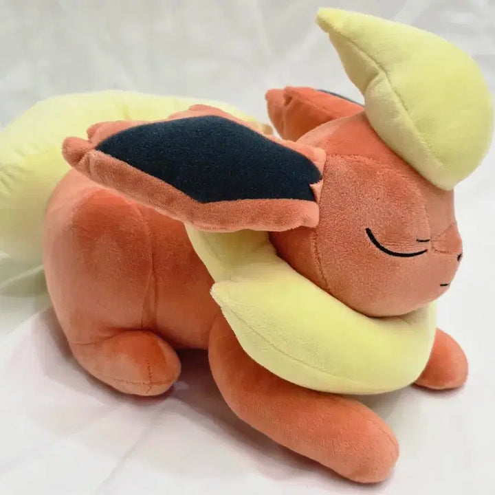 [BUNJANG] Banpresto Pokemon Mecha Mucho Gutto Nap Ver. Jolteon Plush / 포켓몬스터 반프레스토 메챠모후굿토 낮잠ver 이브이즈 부스터 인형 판매합니다