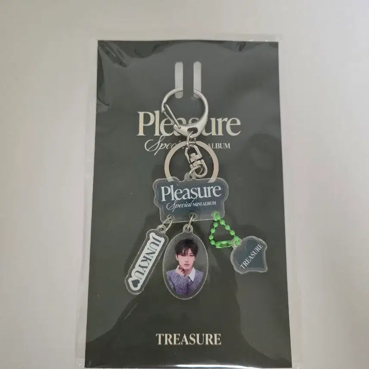 [BUNJANG] Treasure Junkyu Pleasure Photocard Holder Set (Sealed) / 트레저 플레저 포토 키체인 홀더 준규+폴라(미개봉)