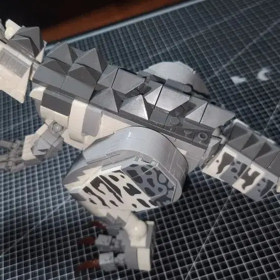[BUNJANG] LEGO Compatible Blocks Jurassic World Indominus Rex (Pre-Assembled) / 레고호환블럭 쥬라기월드 인도미누스 렉스 가조립
