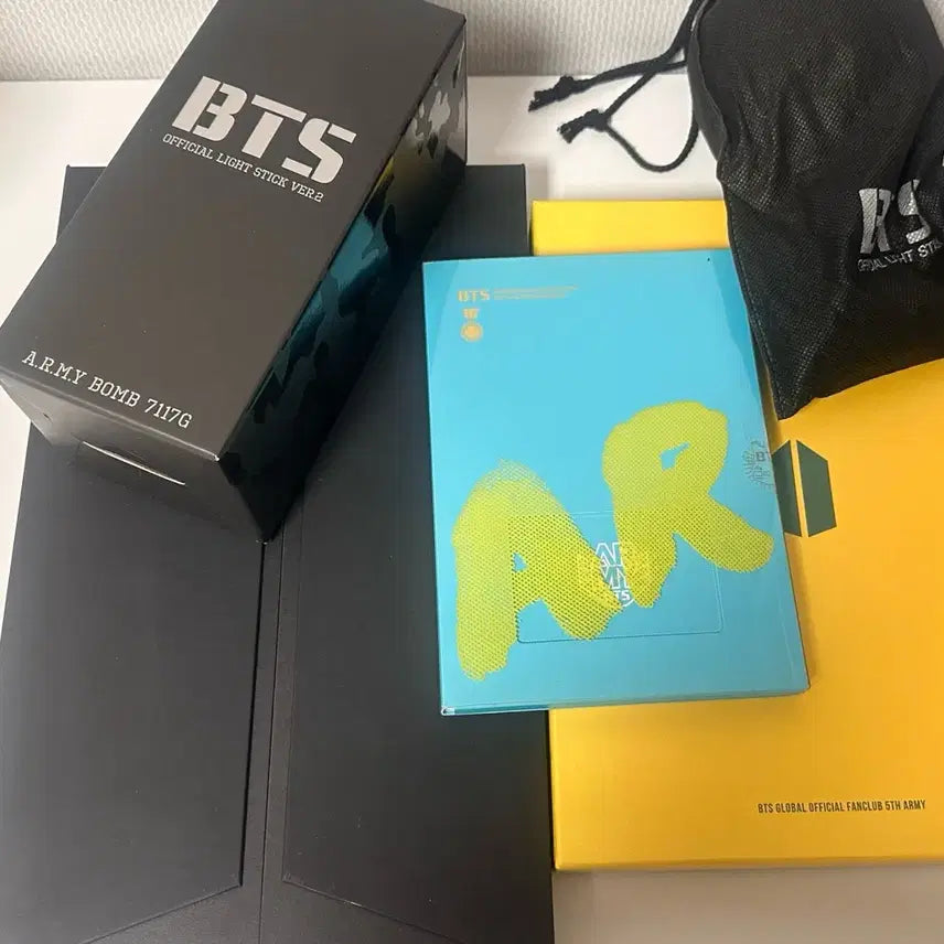 [BUNJANG] BTS 3rd, 4th, 5th Official Fanclub Kit &amp; Army Bomb Ver. 1 + Ver. 2 Bundle Set / 최저)방탄소년단 3,4,5기 키트 아미밤1 아미밤2 일괄 양도