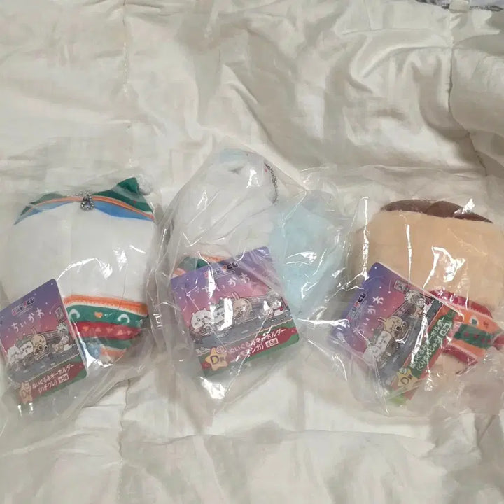 [BUNJANG] Chiikawa (Cheekawa) "Monchiwa" Seven-Eleven Limited Christmas Lottery D Prize Hachiwari Plush / 치이카와 먼작귀 세븐일레븐 애니마이 크리스마스 쿠지 D상 하치와레