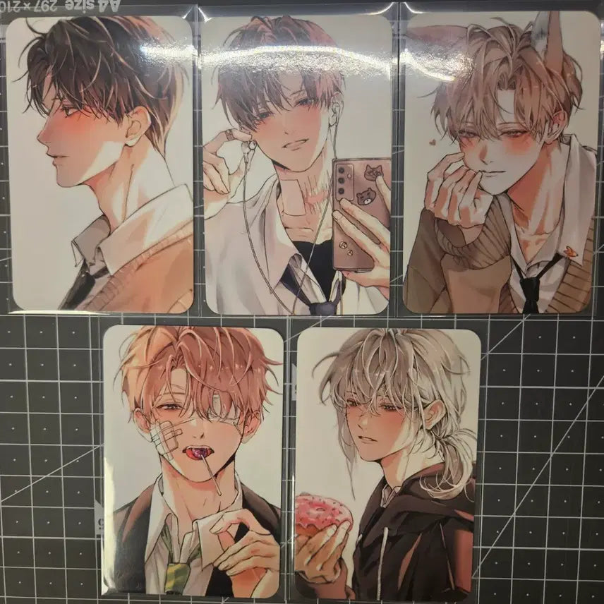[BUNJANG] Goedam Chulgeun Lee Yuk Nim Yoon Nim Photocard Postcard Bundle Set / 괴담출근 이육님 윤님 포카 엽서 일괄 양도