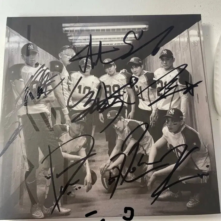 [BUNJANG] EXO Love Me Right Signed Album / [친필싸인] 엑소 LOVE ME RIGHT 싸인 앨범