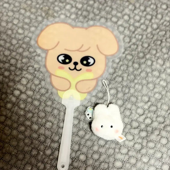 [BUNJANG] Stray Kids Run Away Concert Exclusive Gift Perfume Ppfim Fan Ribbit Pom Pom Keyring / 스키즈 런잇 콘서트 입장 기프트 퍼핌 부채 리빗 폼폼키링 양도합니다