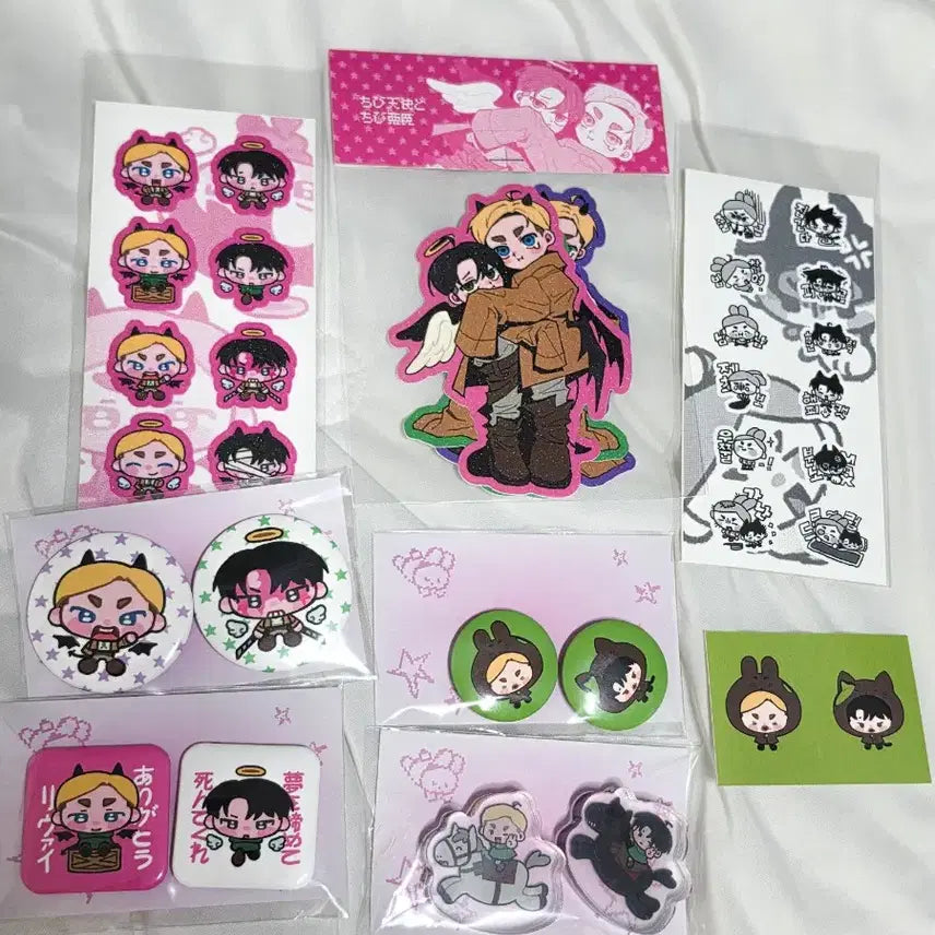[BUNJANG] Attack on Titan Eruri (Erwin &amp; Levi) Acrylic Standee, Pin Button, and Sticker Bundle Set (Sealed) / [미개봉] 진격의거인 진격거 에루리 코롯토 핀버튼 스티커 일괄 엘빈 리바이 에루리 굿즈 엘빈리바