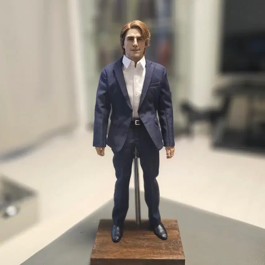 [BUNJANG] Tom Cruise 12-inch Figure by Artist Yang Wook-jin / 톰 크루즈 12인치 피규어 작가작