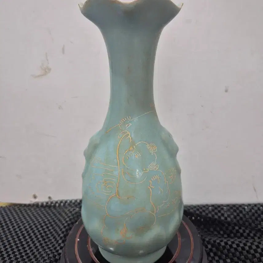 [BUNJANG] Gold Inlaid Celadon Porcelain Vase with Child Motif / 금채 음각 명문화구병 소장품