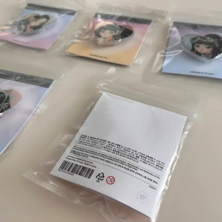 [BUNJANG] NewJeans Hanni Get Up Heart Griptok (Sealed) / [새상품][미개봉]NewJeans 하니 겟업 하트그립톡
