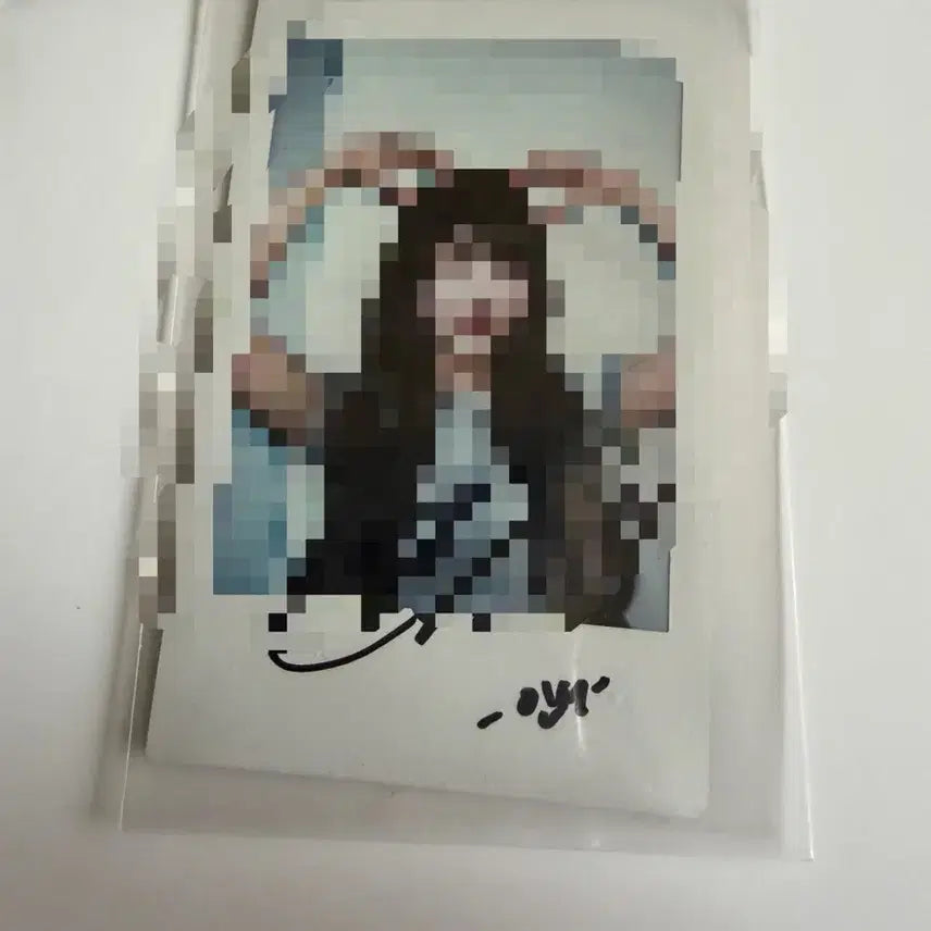 [BUNJANG] Woo!AH! Minseo Autographed Polaroid / 우아 민서 싸인 폴라