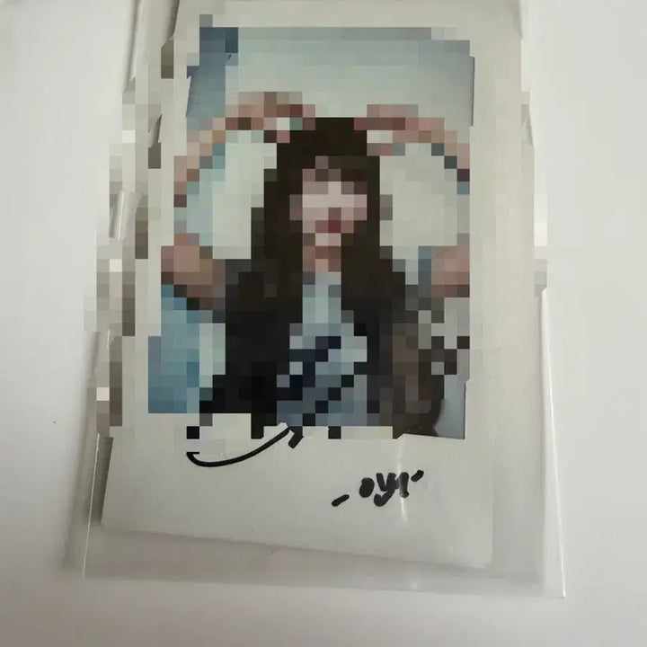 [BUNJANG] Woo!AH! Minseo Autographed Polaroid / 우아 민서 싸인 폴라