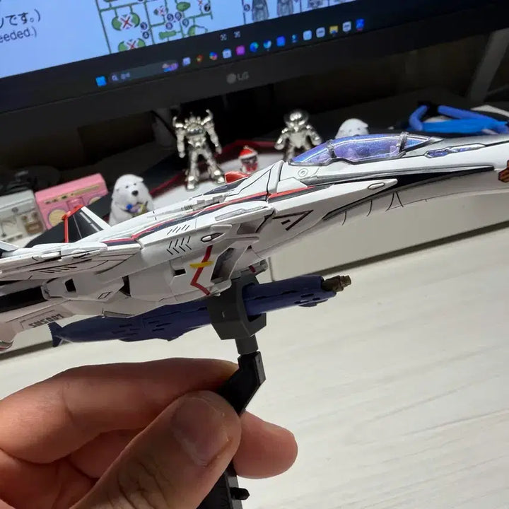 [BUNJANG] HG VF-25F Messiah Valkyrie Alto Saotome Custom DX Set / (가조) HG VF-25F 메사이어 발키리 (사오토메 알토 탑승기) DX세트