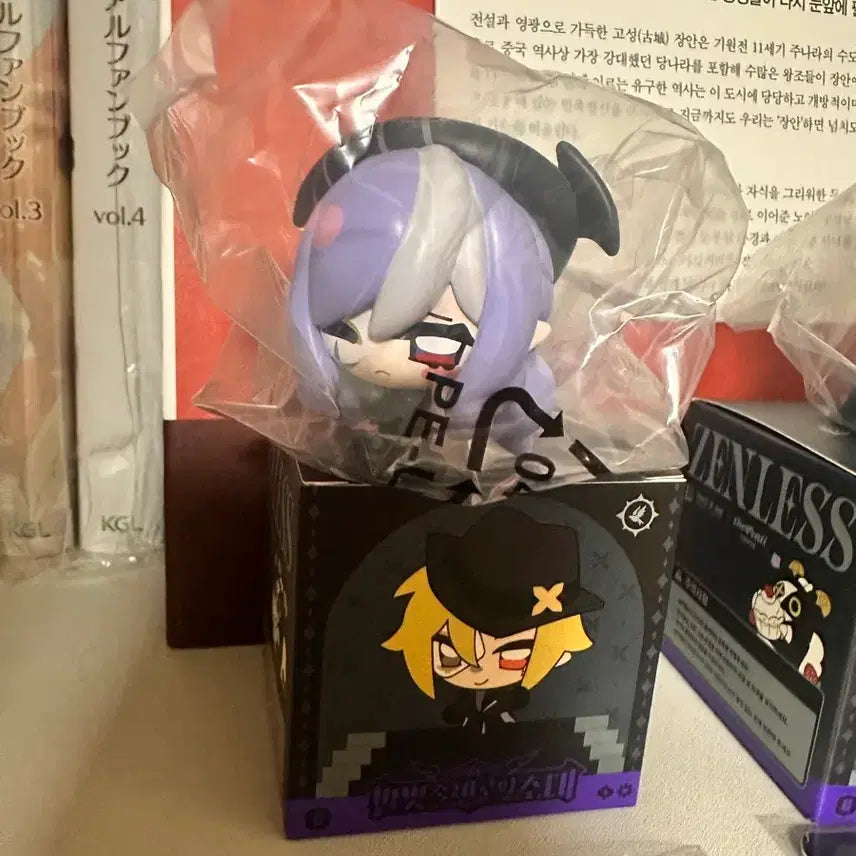 [BUNJANG] JENJONJE Vivian Robin Figure Photocard Bundle Set / 젠존제 비비안 로빈 피규어 포카 일괄