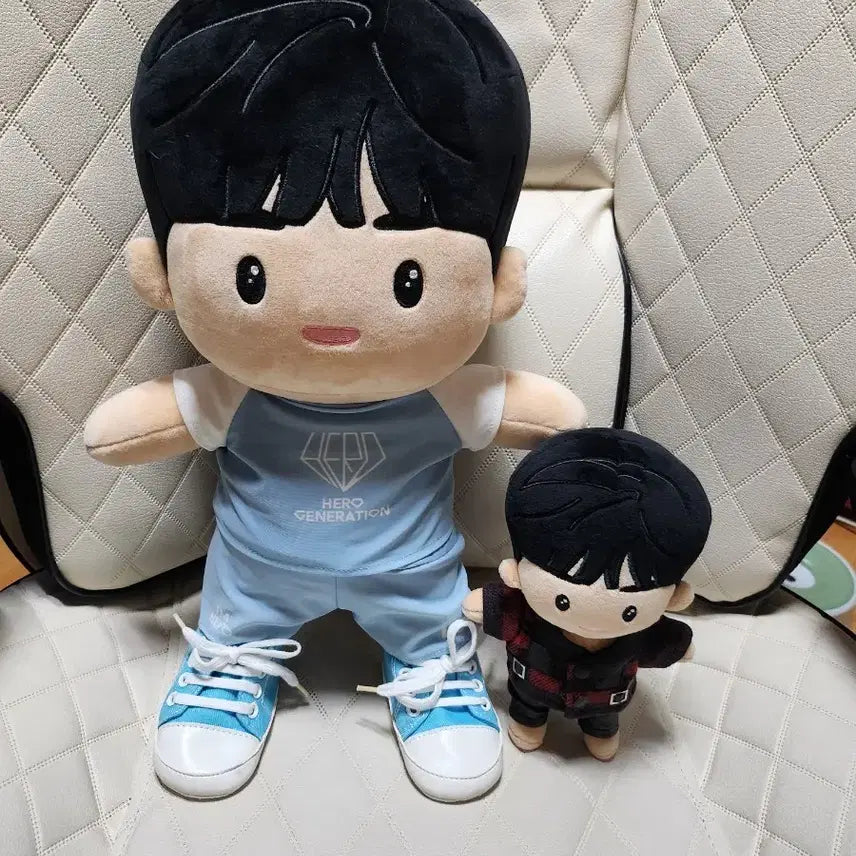 [BUNJANG] Kim Woong "The Boss" Doll Set / 명웅이 인형 세트 2개 팝니다.