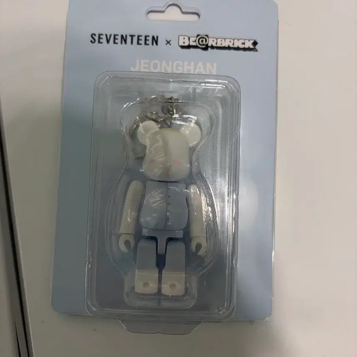 [BUNJANG] SEVENTEEN Jeonghan Bearbrick Keyring (Sealed) / 세븐틴 베어브릭 정한 키링 미개봉
