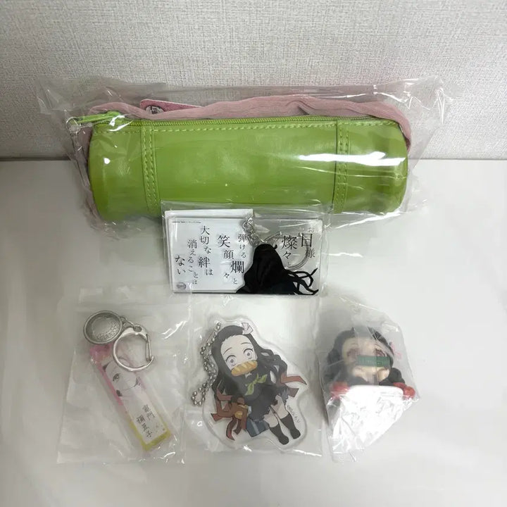 [BUNJANG] Demon Slayer Nezuko Pen Pouch &amp; Kimetsu Academy Keychain Set / 귀멸의 칼날 네즈코 펜 파우치 전집중전 대원복 단추 귀멸학원 키링 오네무탄 가챠 피규어