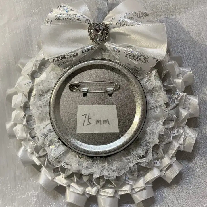 [BUNJANG] Silver &amp; White Rosette Brooch / 실버&amp;화이트 로제트