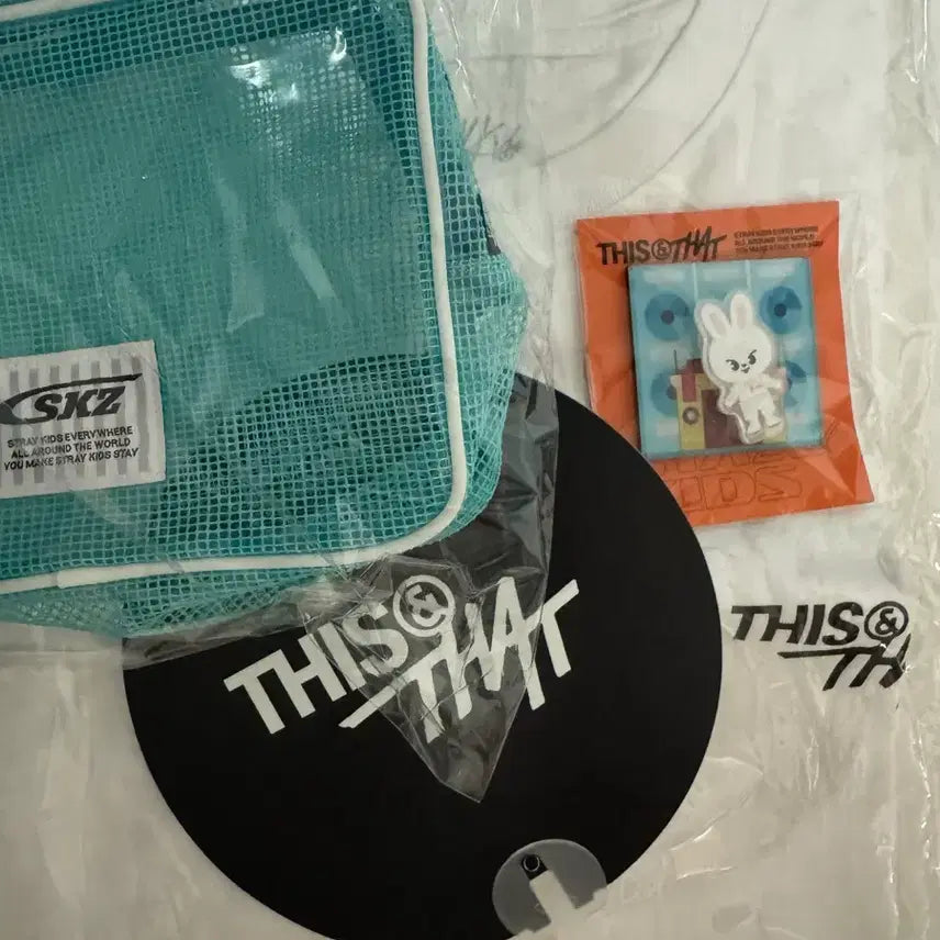 [BUNJANG] Stray Kids SKZ This &amp; That After Party Event T-Shirt, Fan, Rivet, Bangle, Magnet / 스키즈 스트레이키즈 디스앤댓 애프터파티 역조공 티셔츠 부채 리빗 뱅글 마그넷