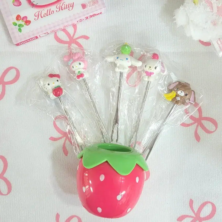 [BUNJANG] Sanrio Strawberry Forks &amp; Picks Set (Hello Kitty, My Melody, Cinnamonroll, Sugarbunnies) / 고전키티 슈가바니즈 마이멜로디 키티 딸기포크픽 세트 고전시나모롤