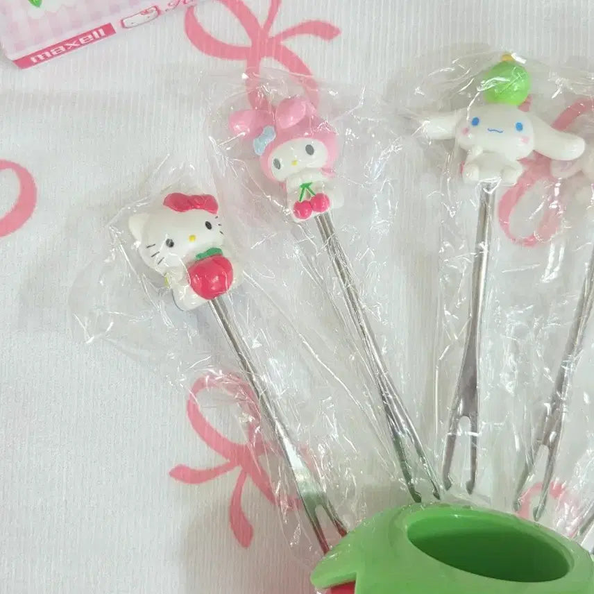 [BUNJANG] Sanrio Strawberry Forks &amp; Picks Set (Hello Kitty, My Melody, Cinnamonroll, Sugarbunnies) / 고전키티 슈가바니즈 마이멜로디 키티 딸기포크픽 세트 고전시나모롤