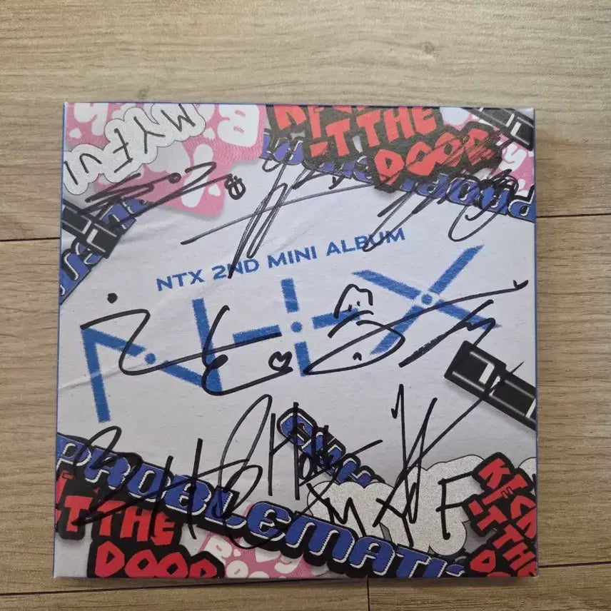 [BUNJANG] NTX Hold X 2nd Mini Album Autographed Photocard / NTX Hold X 엔티엑스 2집 미니 비매앨범 친필싸인 포카 kpop 아이돌