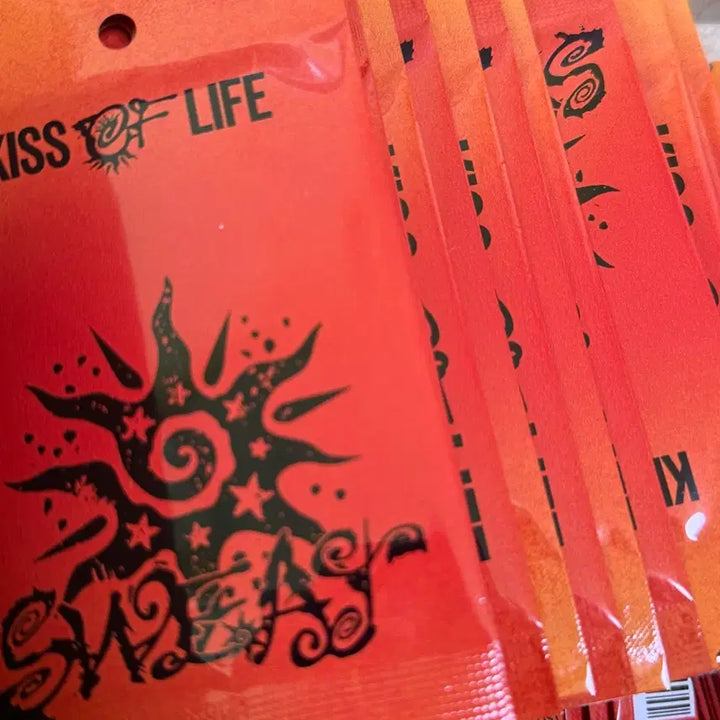 [BUNJANG] KISS OF LIFE SWEAT Unsealed Album Photocard Album Ver. / 키스오브라이프 SWEAT 미개봉 앨범 포카앨범ver